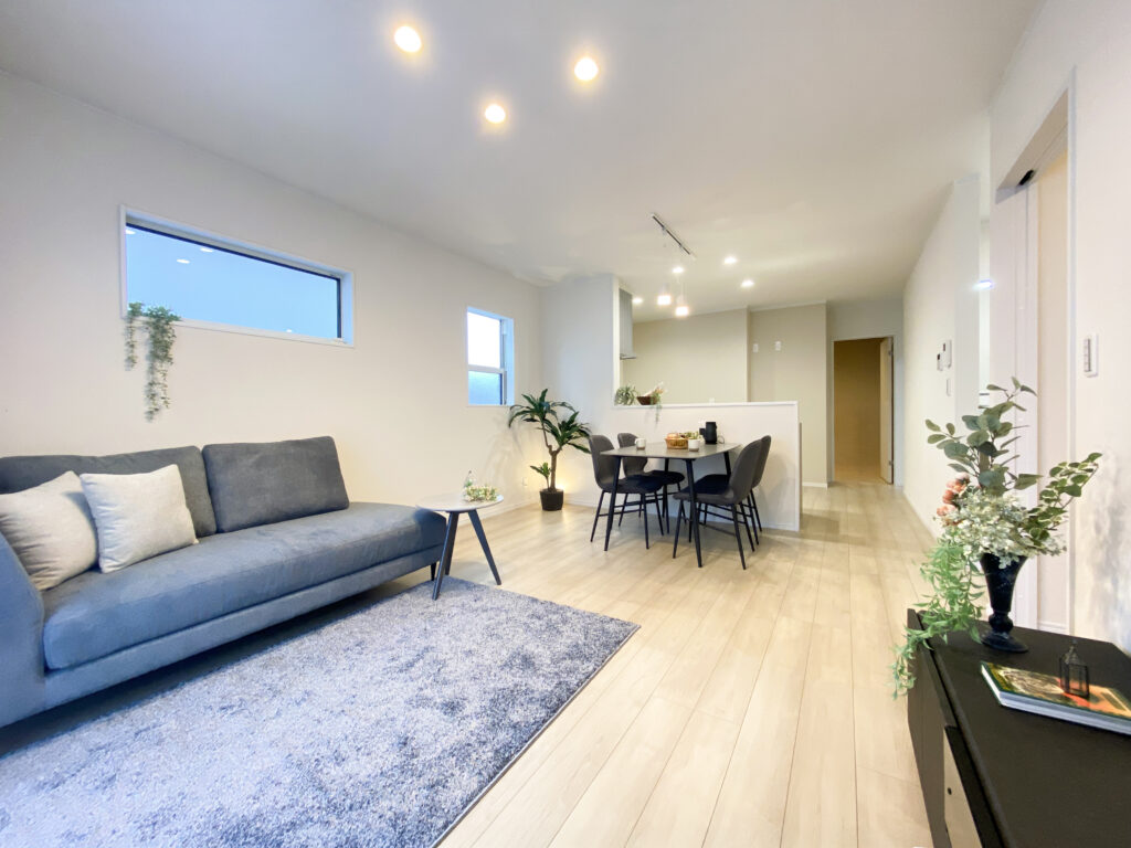 子どもの笑顔が育つ、22坪の平屋モデルハウスリビング・LDK｜富士市厚原｜IDK株式会社