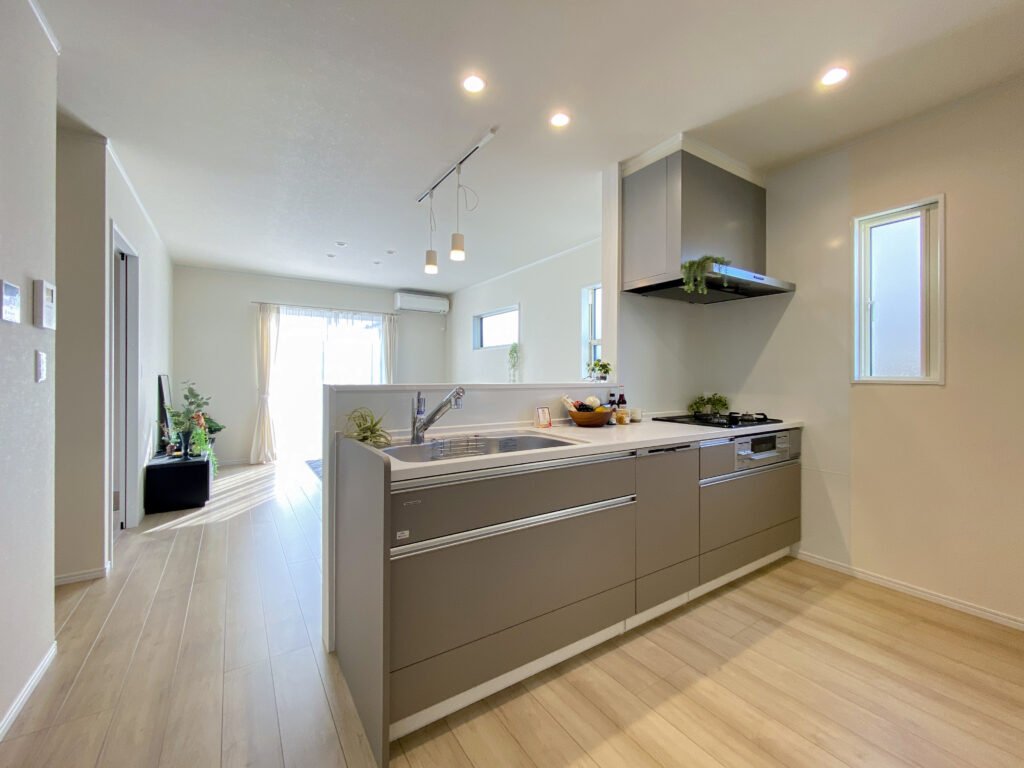 子どもの笑顔が育つ、22坪の平屋モデルハウスキッチン・LDK｜富士市厚原｜IDK株式会社